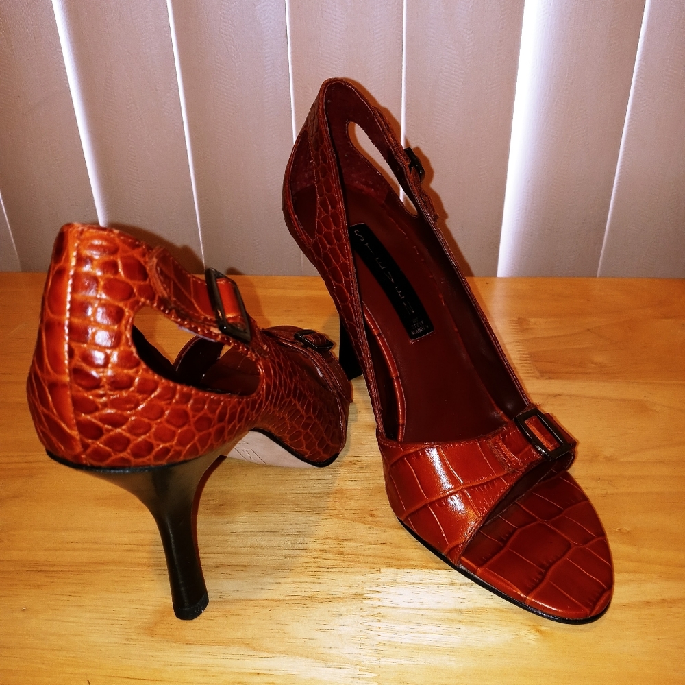Women Steven Madden size 7.5, Croco Pump, Red/Orange